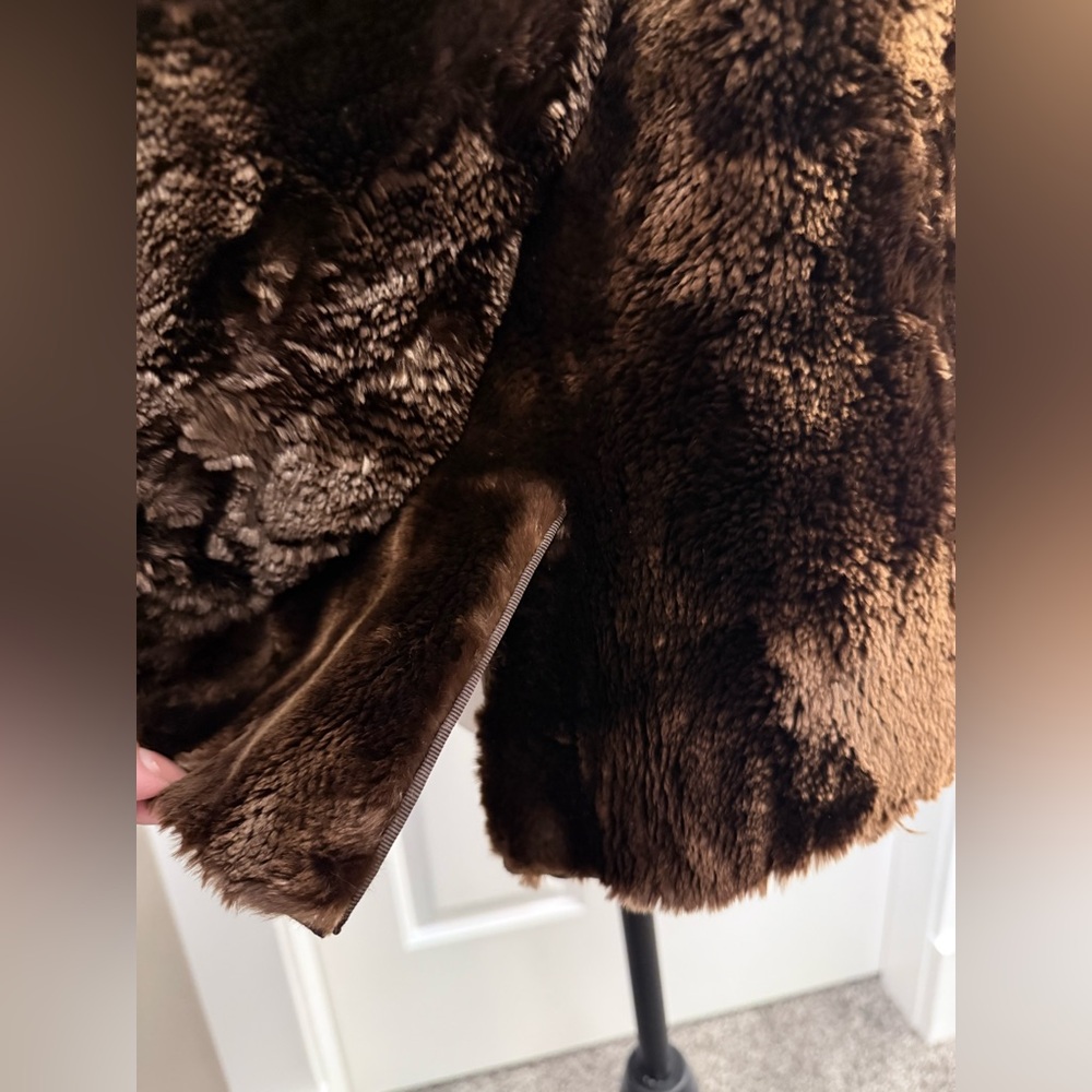 M. HURTIG & SON FURS Stunning Jacket - Picture 8 of 14